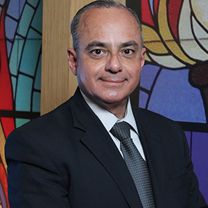 Dr. Karim Acuña Askar, Profesor Ordinario de Tiempo Completo de la Facultad de Medicina, UANL.